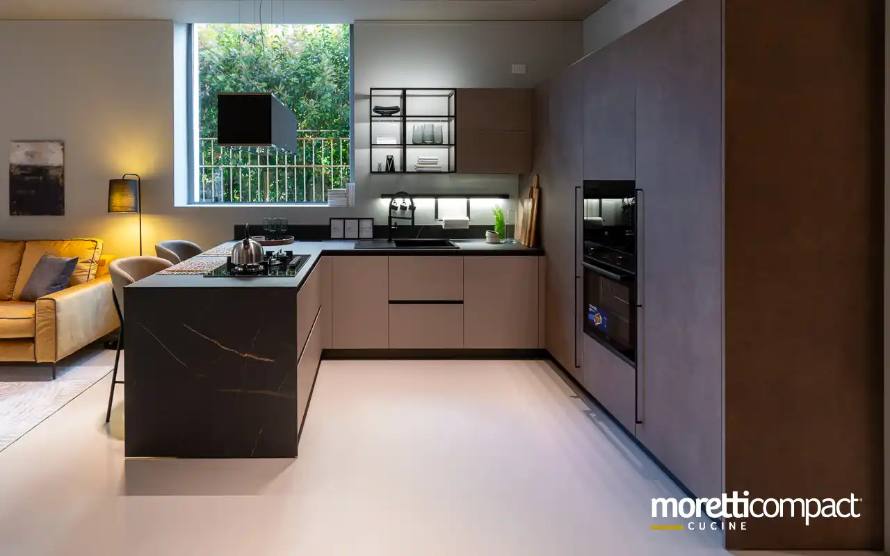 Cucina Venere MI2 con penisola di Moretti Compact