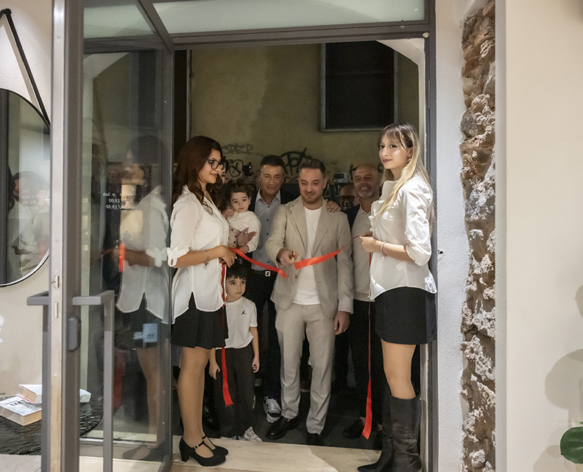 Taglio del nastro per l’inaugurazione di Moretti Compact Home da Cappadonna Mobili a Catania