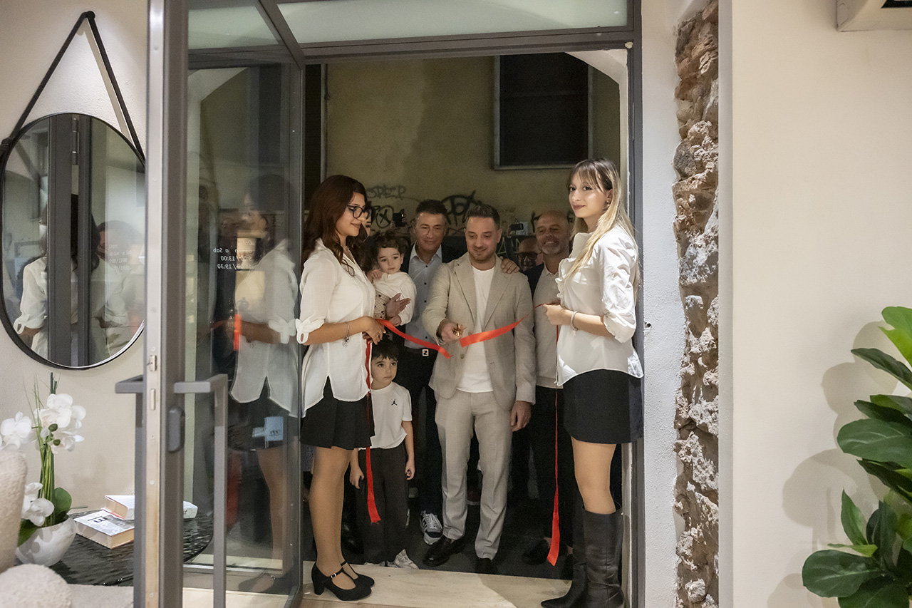 Taglio del nastro per l’inaugurazione di Moretti Compact Home da Cappadonna Mobili a Catania